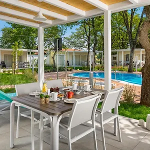Ulika Mobile Homes - Naturist Üdülőpark Červar-Porat